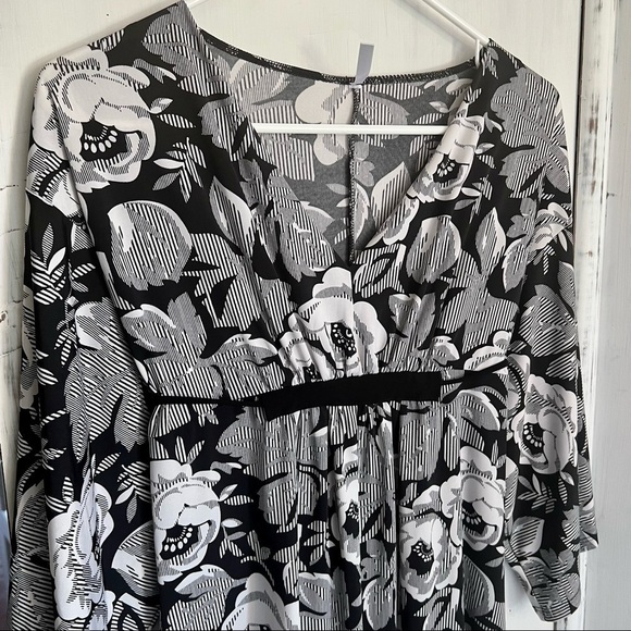 BLU Heaven Black and White Floral Empire Dress V Neck Tie at Waist Wide Sleeve M - Picture 3 of 12